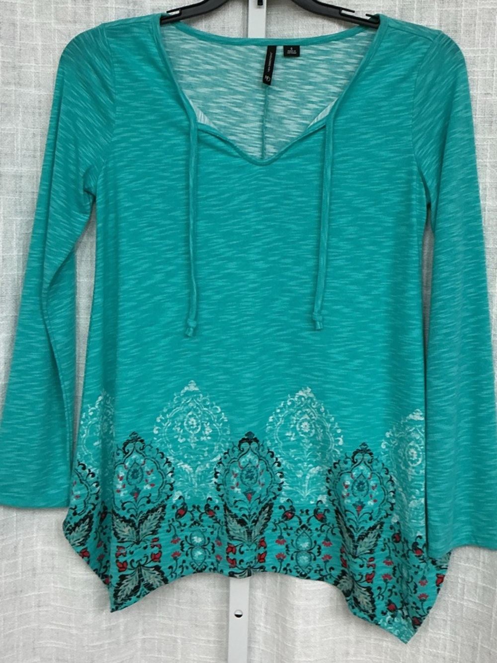 new directions Teal Long-Sleeve V-Neck Top with Printed Hem